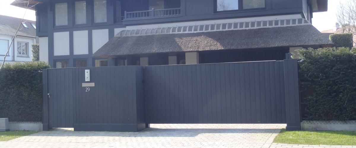 zelfdragende schuifpoort met houtbekleding zelfdragende schuifpoort met houtbekleding