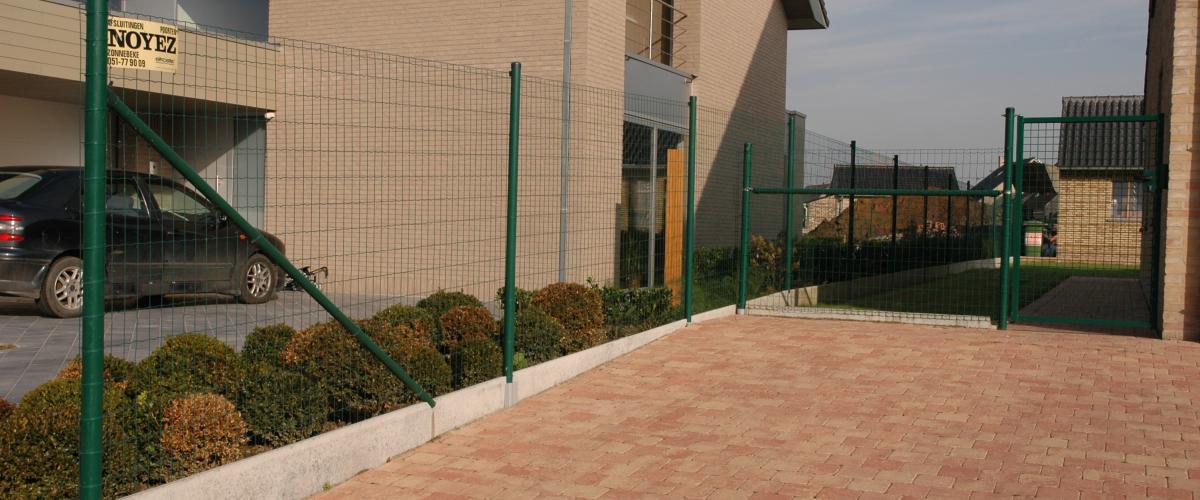 draadafsluiting met betonplint draadafsluiting met betonplint